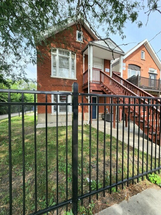 1332 S Claremont Ave in Chicago, IL - Building Photo