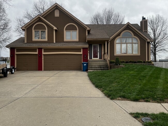 property at 1305 Easton Ct