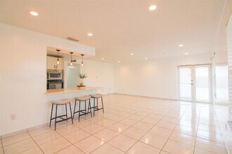 9680 SW 77th St in Miami, FL - Building Photo - Building Photo