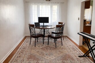 1706 W Jarvis Ave in Chicago, IL - Building Photo - Building Photo