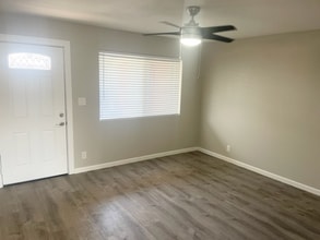 3221 N 36th St-Unit -11 in Phoenix, AZ - Building Photo - Building Photo