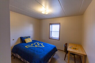 Courtyard West in Morgantown, WV - Building Photo - Building Photo