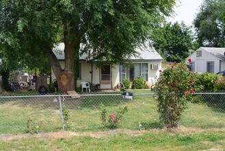 7334 Leiser Rd in Knights Landing, CA - Foto de edificio - Building Photo