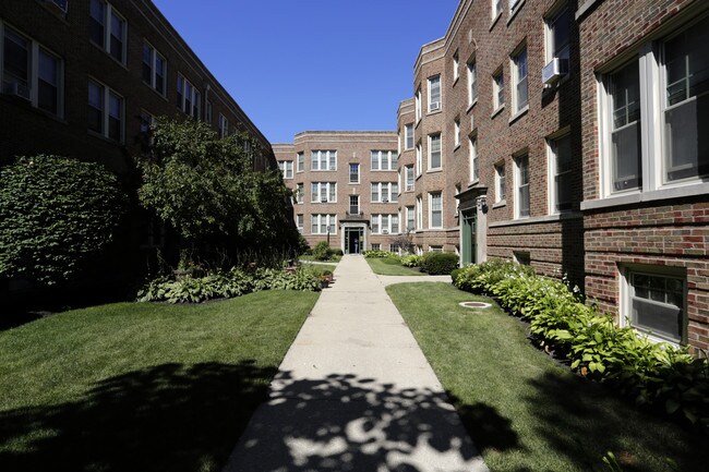 Donald Alexander Court in Oak Park, IL - Foto de edificio - Building Photo