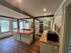 434 Hurlbutt St in Wilton, CT - Building Photo - Building Photo