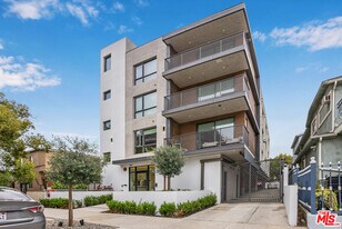 5657 Virginia Ave in Los Angeles, CA - Building Photo