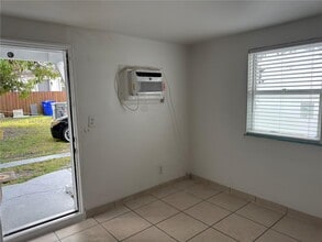 921 N 17th Ct in Hollywood, FL - Building Photo - Building Photo