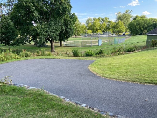 319 Bridge St in Northampton, MA - Building Photo - Building Photo