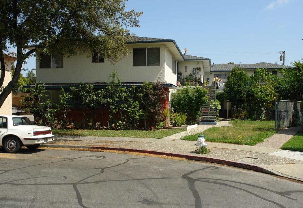 671 Bellflower Ave in Sunnyvale, CA - Foto de edificio