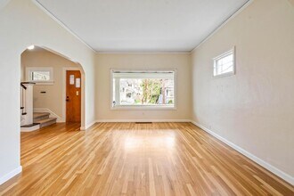 1342 SE 32nd Ave in Portland, OR - Building Photo - Building Photo