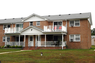 Tilton Gardens Apartments in Egg Harbor Township, NJ - Foto de edificio - Building Photo