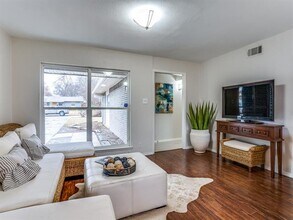 819 Kingswood Ave in Richardson, TX - Building Photo - Building Photo