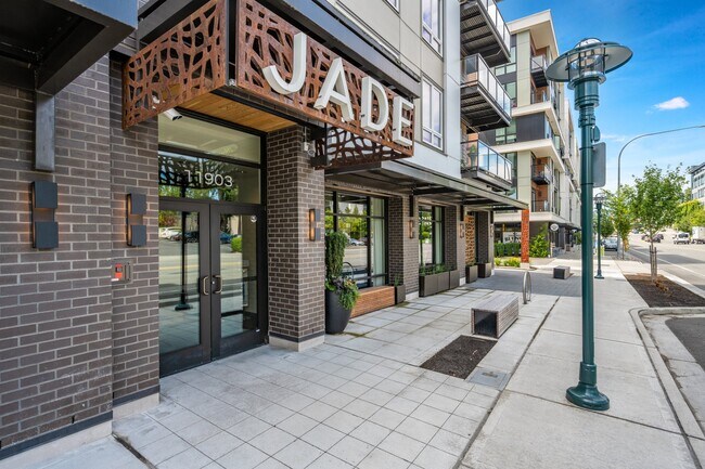 11903 NE 128th St, Unit 302 in Kirkland, WA - Building Photo - Building Photo