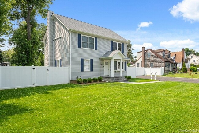 25 Lorraine Ct in Northport, NY - Building Photo - Building Photo