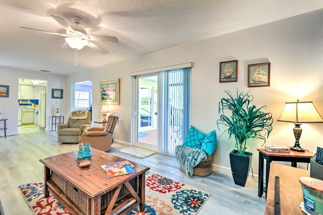 572 Bellaire Dr in Venice, FL - Building Photo - Building Photo