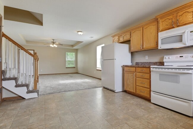 1036 NW Willow Dr in Grain Valley, MO - Building Photo - Building Photo