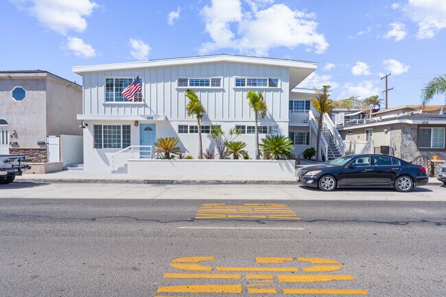 1216 W Balboa Blvd in Newport Beach, CA - Building Photo - Building Photo