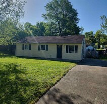 4816 Andalusia Ln in Louisville, KY - Building Photo