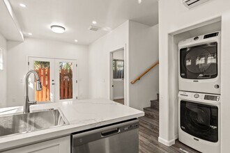 931 W 23rd St-Unit -Unit 931 in Los Angeles, CA - Building Photo - Building Photo