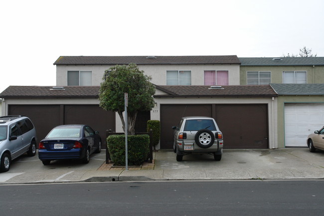 975 Brusco Way in South San Francisco, CA - Building Photo - Building Photo