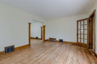 2347 S 33rd St in Omaha, NE - Building Photo - Building Photo