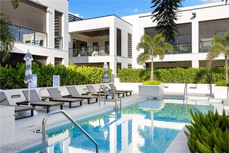 82 9th St S in Naples, FL - Building Photo - Building Photo