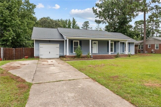 810 Whispering Pines Rd in Fayetteville, NC - Building Photo - Building Photo
