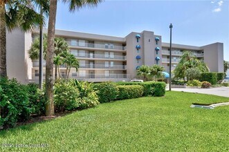 6061 N River Run Dr, Unit 6061 in Sebastian, FL - Foto de edificio - Building Photo