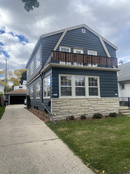 337 N 70th St in Wauwatosa, WI - Building Photo