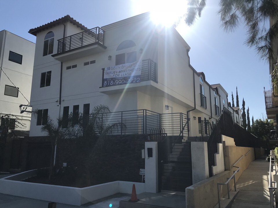 6819 Baird Ave in Los Angeles, CA - Building Photo