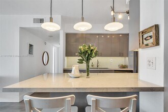 150 Ocean Lane Dr, Unit 7C in Key Biscayne, FL - Building Photo - Building Photo