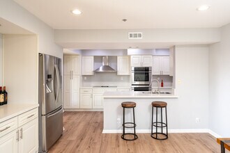 230 S Catalina Ave, Unit 115 in Redondo Beach, CA - Foto de edificio - Building Photo