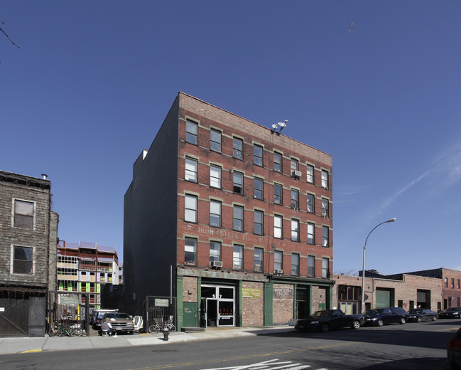 57-59 Grand St in Brooklyn, NY - Building Photo - Building Photo