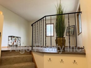 2954 NE Taylor St in Minneapolis, MN - Building Photo - Building Photo