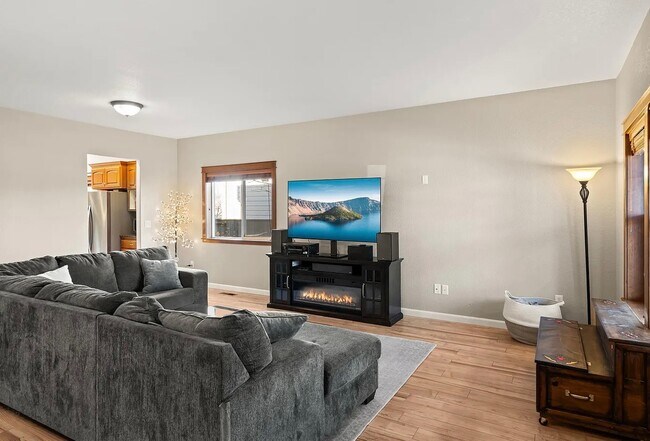 3640 Creek View Dr in Medford, OR - Building Photo - Building Photo