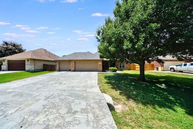 15721 Hill Ln in Selma, TX - Building Photo - Building Photo