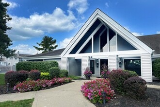 Deercross Apartments in Blue Ash, OH - Foto de edificio - Building Photo