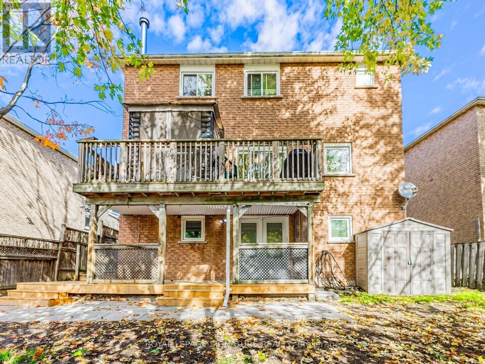 1551 Dellbrook Ave in Pickering, ON - Building Photo