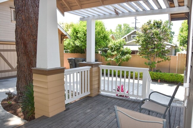 227 N Cleveland St in Orange, CA - Foto de edificio - Building Photo