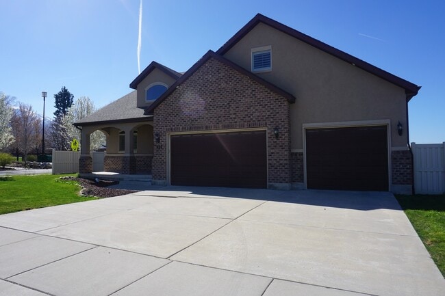 222 Belle Glenn Cir
