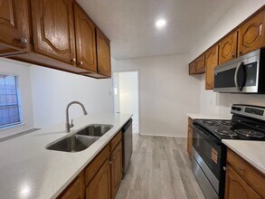 2422-2424 Sherry St in Arlington, TX - Building Photo - Building Photo