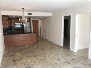 12105 NE 11th Pl-Unit -104 in North Miami, FL - Building Photo - Building Photo