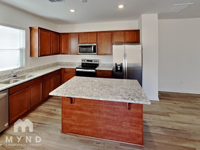 5010 Sunbriar Drive in Charlotte, NC - Building Photo - Building Photo