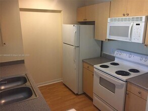 1919 Van Buren St, Unit 416 in Hollywood, FL - Building Photo - Building Photo