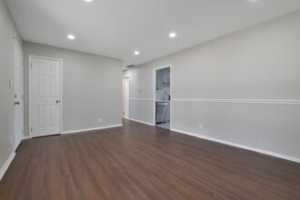 419 Waverly Ave in Streamwood, IL - Building Photo - Building Photo