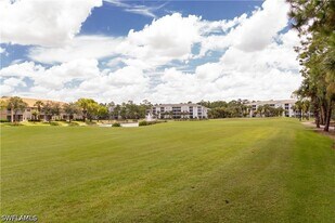 3950 Loblolly Bay Dr in Naples, FL - Building Photo