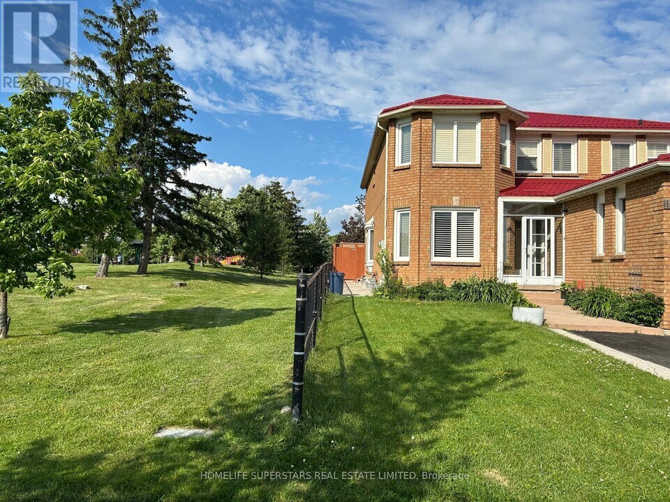165 Havelock Dr in Brampton, ON - Building Photo