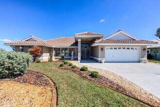 12 Brentwood Ln in Englewood, FL - Building Photo - Building Photo
