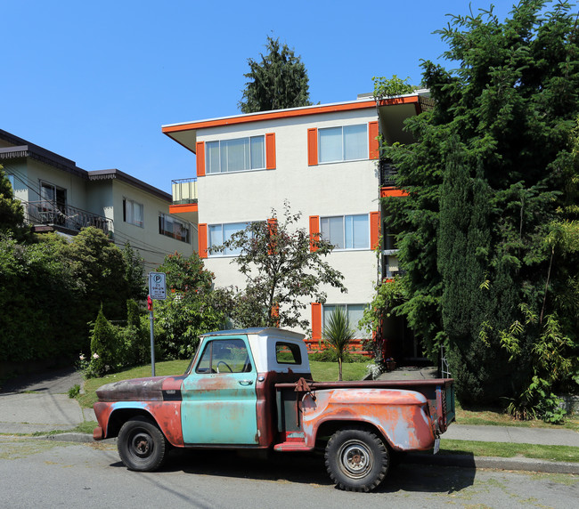 2269 W 6th Ave