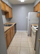 9004 Tudor Dr, Unit K-204 in Tampa, FL - Building Photo - Building Photo